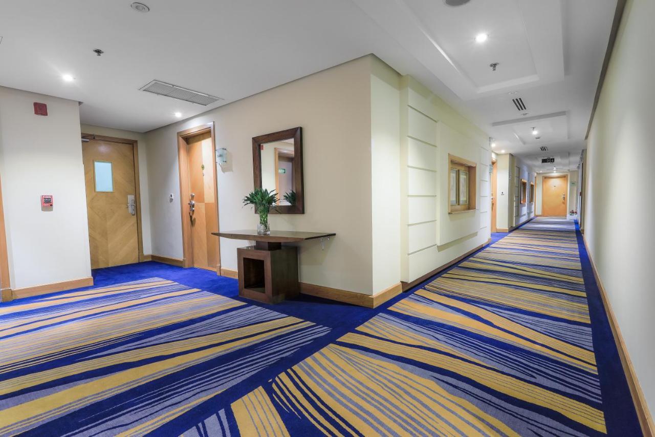 Elaf Al Mashaer Hotel Makkah La Meca Exterior foto A corridor in a modern hotel